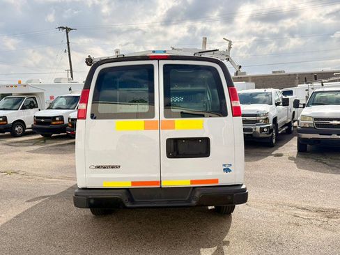 Used 2018 Chevrolet Express 2500 w/ Driver Convenience Package RWD image 5