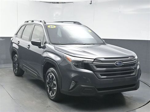 Used 2025 Subaru Forester Premium w/ Convenience Package #1 image 2