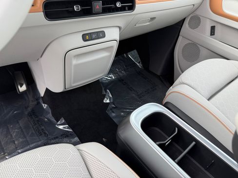 New 2025 Volkswagen ID. Buzz 1st Edition image 13