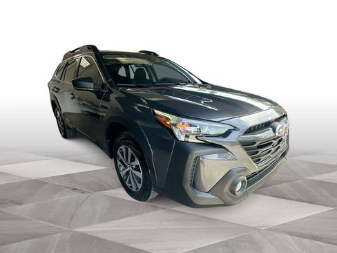 Used 2025 Subaru Outback AWD/4WD image 2