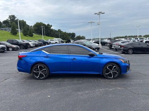 Used 2025 Nissan Altima 2.5 SR FWD image 2