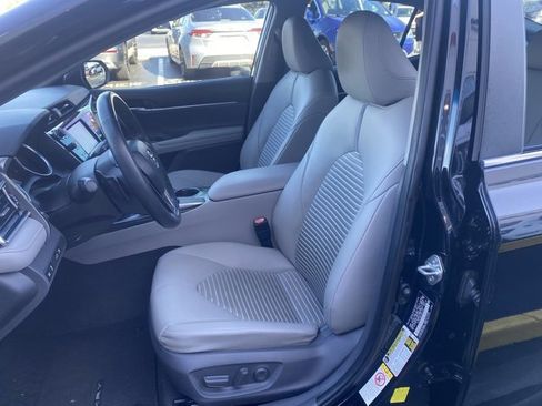 Used 2018 Toyota Camry SE image 13