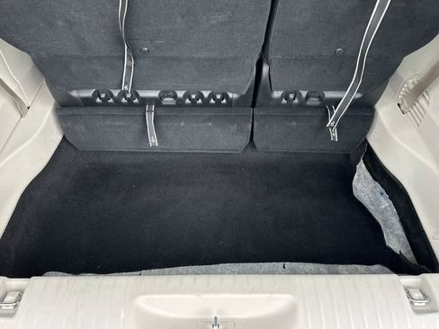 Used 2024 Chrysler Pacifica Touring-L image 16