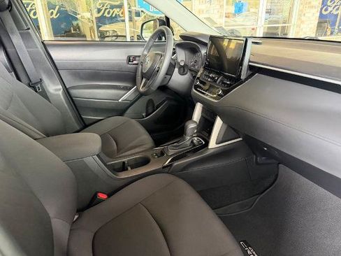 Used 2025 Toyota Corolla Cross LE FWD image 3