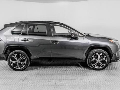 Used 2024 Toyota RAV4 XSE AWD/4WD image 9