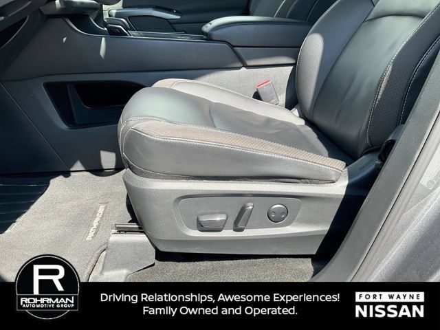 Certified 2025 Nissan Pathfinder SL AWD/4WD image 31