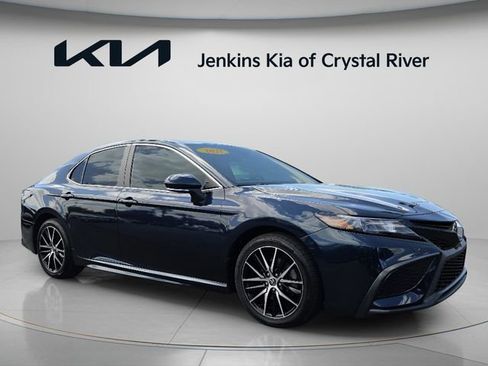 Used 2021 Toyota Camry SE image 2