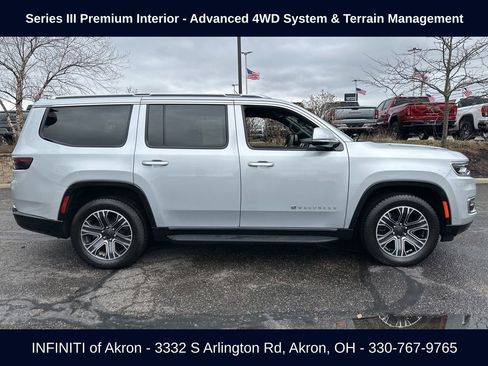 Used 2022 Jeep Wagoneer Series III w/ Flexible Seating Group AWD/4WD image 15