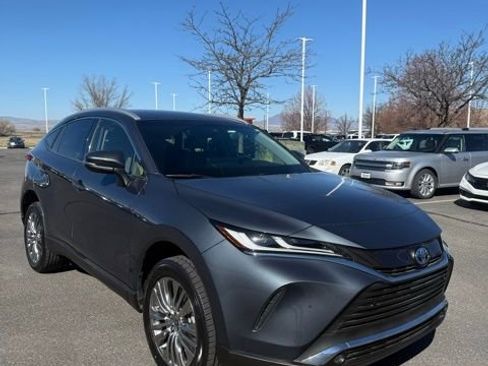 Used 2022 Toyota Venza XLE image 8