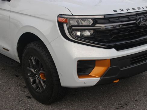 Used 2025 Ford Expedition Tremor AWD/4WD image 9