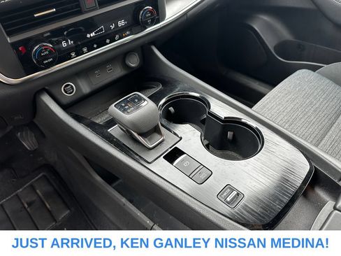 Certified 2023 Nissan Rogue SV FWD image 10
