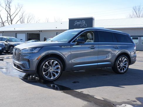 Used 2025 Lincoln Aviator Reserve w/ Illumination Package AWD/4WD image 6