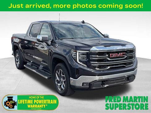 Used 2022 GMC Sierra 1500 SLT AWD/4WD image 1