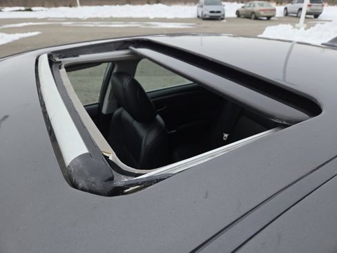 Used 2016 Toyota Avalon Limited image 3