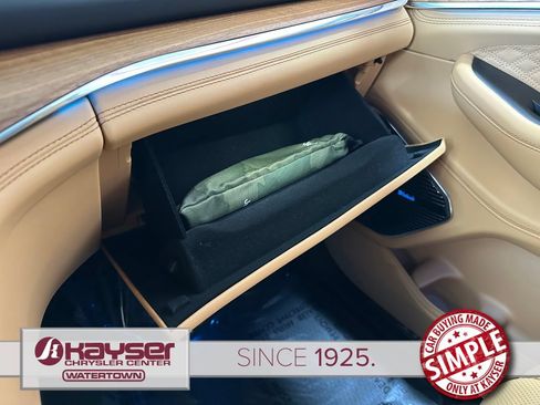 Used 2025 Jeep Grand Cherokee Summit AWD/4WD image 37