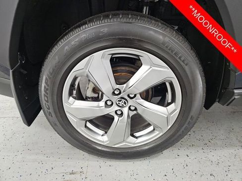 Used 2020 Toyota RAV4 Limited AWD/4WD image 7
