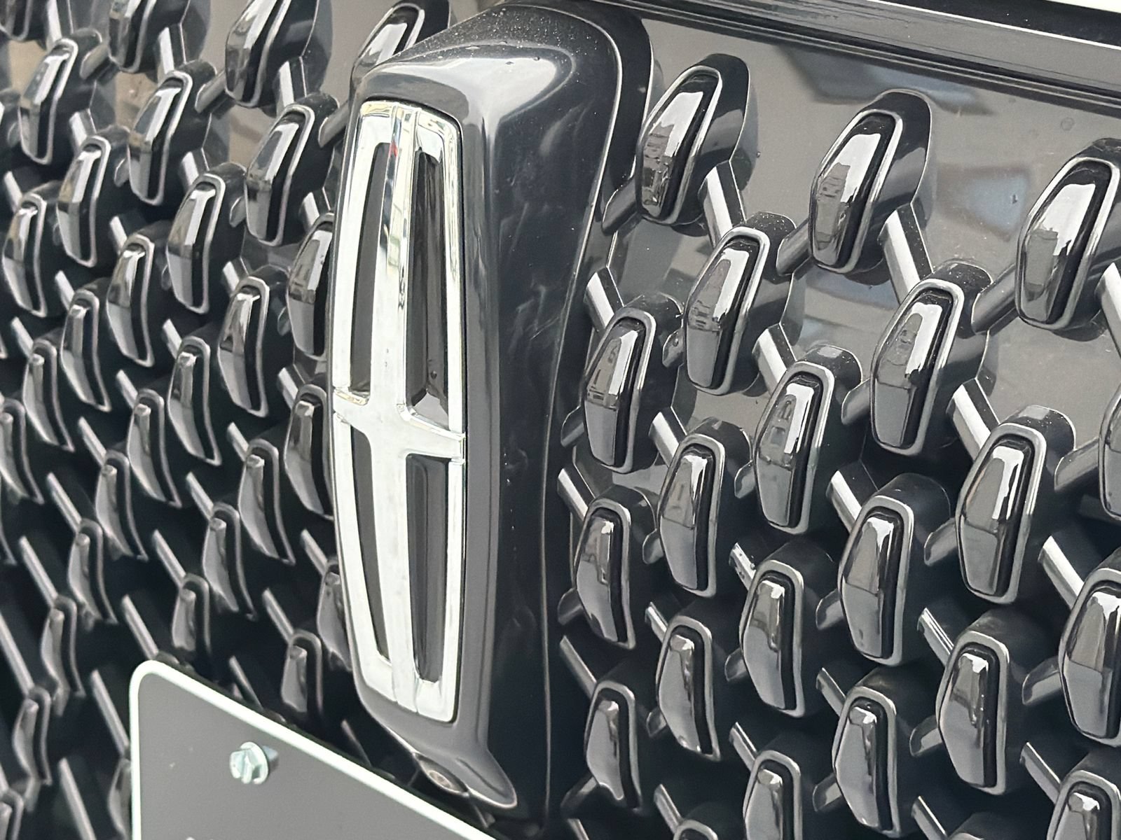New 2027 Lincoln Aviator AWD w/ Jet Appearance Package image 14