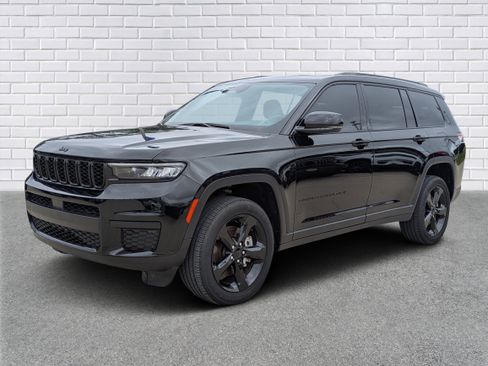 Used 2024 Jeep Grand Cherokee L Altitude RWD image 1