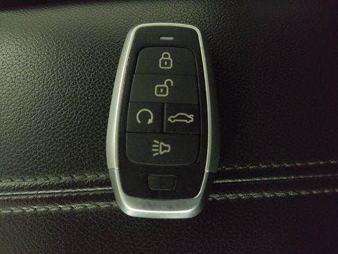 Used 2020 Chevrolet Malibu LT FWD image 32