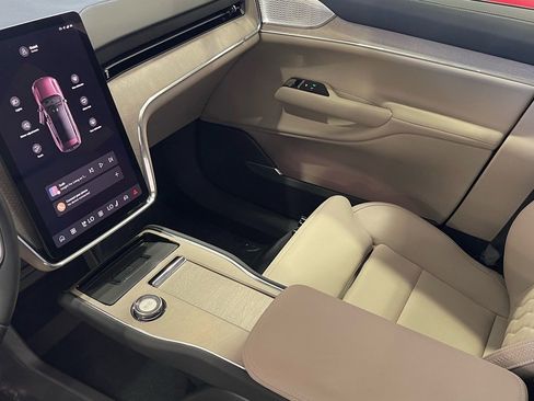 Used 2025 Volvo EX90 Ultra image 27