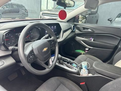 Used 2024 Chevrolet Trax LS w/ LS Convenience Package FWD image 5
