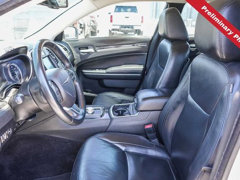 Used 2016 Chrysler 300 Limited RWD image 14