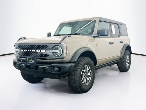 Used 2025 Ford Bronco Badlands AWD/4WD image 3