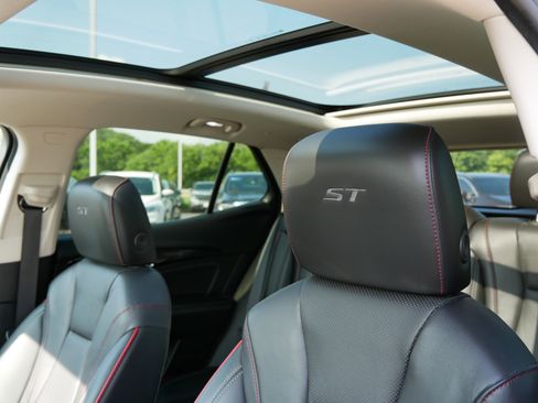 Used 2023 Buick Envision Essence w/ Technology Package I image 16