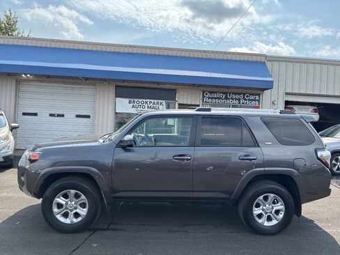 Used 2019 Toyota 4Runner SR5 AWD/4WD image 10
