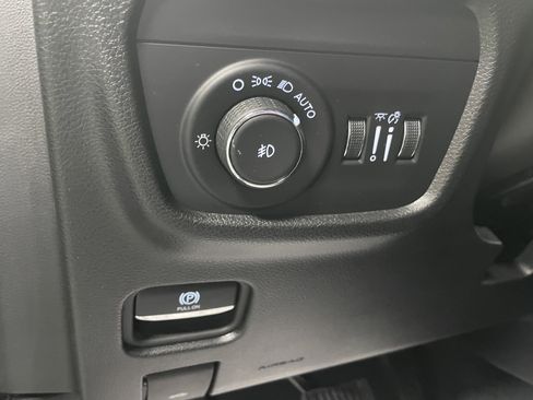 Used 2024 Jeep Grand Cherokee Limited image 21