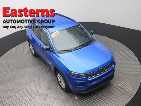 Used 2024 Jeep Compass Latitude AWD/4WD image 3