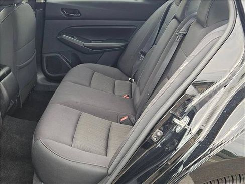 Used 2024 Nissan Altima 2.5 SV FWD image 18