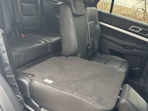 Used 2017 Ford Explorer XLT w/ XLT Technology Feature Bundle image 42
