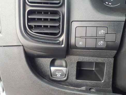 Used 2025 RAM ProMaster 2500 w/ Premium Convenience Group image 17