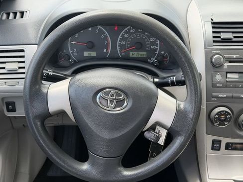 Used 2011 Toyota Corolla LE FWD image 9