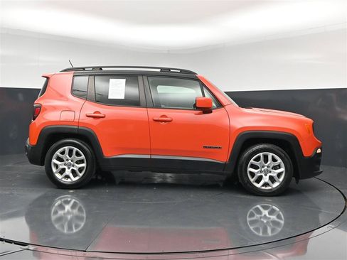 Used 2016 Jeep Renegade Latitude FWD image 4