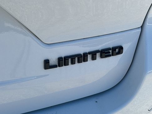 Used 2024 Jeep Grand Cherokee Limited w/ Luxury Tech Group II AWD/4WD image 8