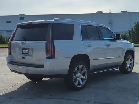 Used 2018 Cadillac Escalade Luxury RWD image 5