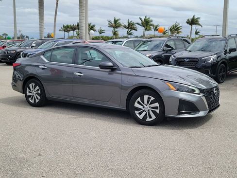 Used 2025 Nissan Altima 2.5 S FWD image 2
