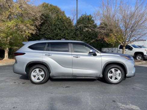 Used 2024 Toyota Highlander LE image 10