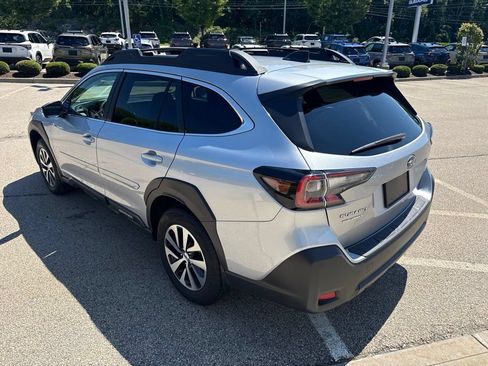 Used 2025 Subaru Outback Premium AWD/4WD image 4
