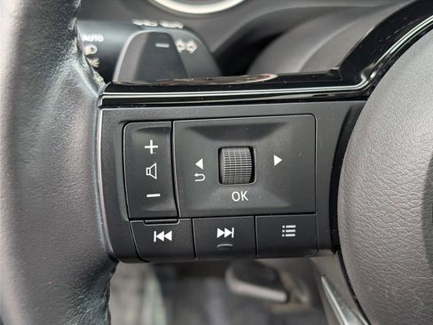 Used 2021 Nissan Rogue SV w/ Premium Package image 22