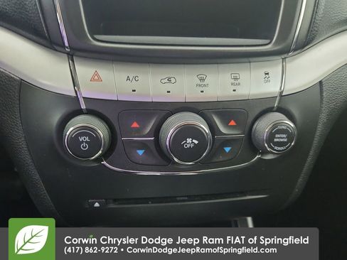 Used 2019 Dodge Journey SE image 25