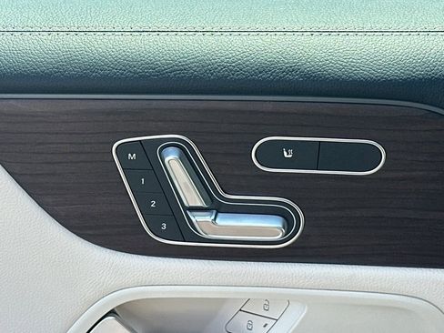 New 2026 Mercedes-Benz GLB 250 image 11