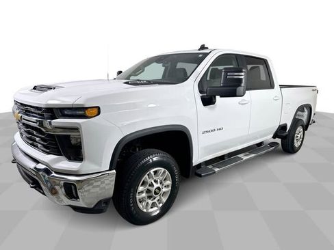 Used 2025 Chevrolet Silverado 2500 LT w/ Convenience Package AWD/4WD image 4
