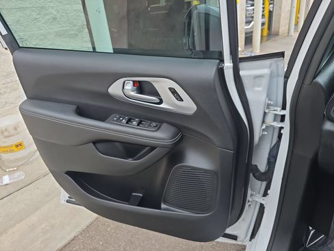 Used 2024 Chrysler Pacifica Touring-L w/ S Appearance Package FWD image 26