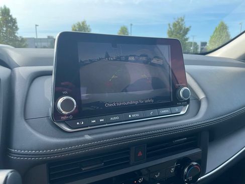 Used 2024 Nissan Rogue S AWD/4WD image 16