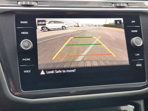 Used 2024 Volkswagen Tiguan SE R-Line image 8