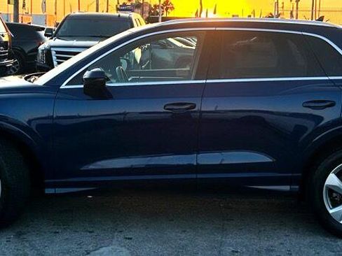 Used 2021 Audi Q3 2.0T Premium image 2