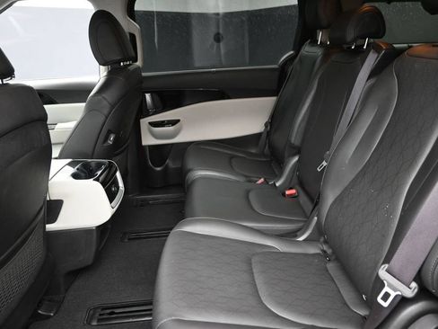 Used 2022 Kia Carnival EX FWD image 14